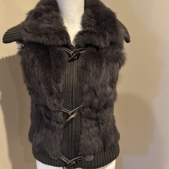 Yves Salomon 🎉host pick🎉🎈NWOT rabbit fur vest with ribbed sweater in the back